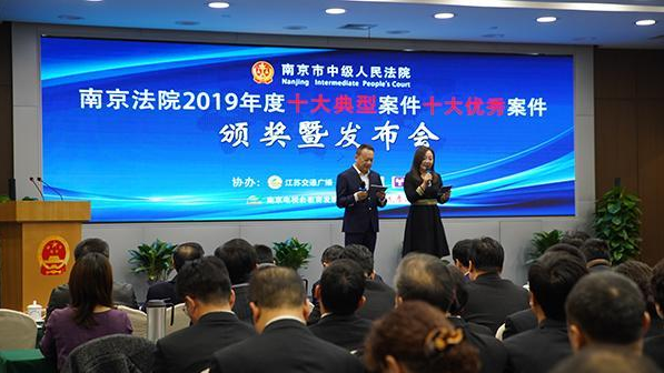 污水处置惩罚企业偷排废水改动监测数据被罚5.2亿，被告人获刑